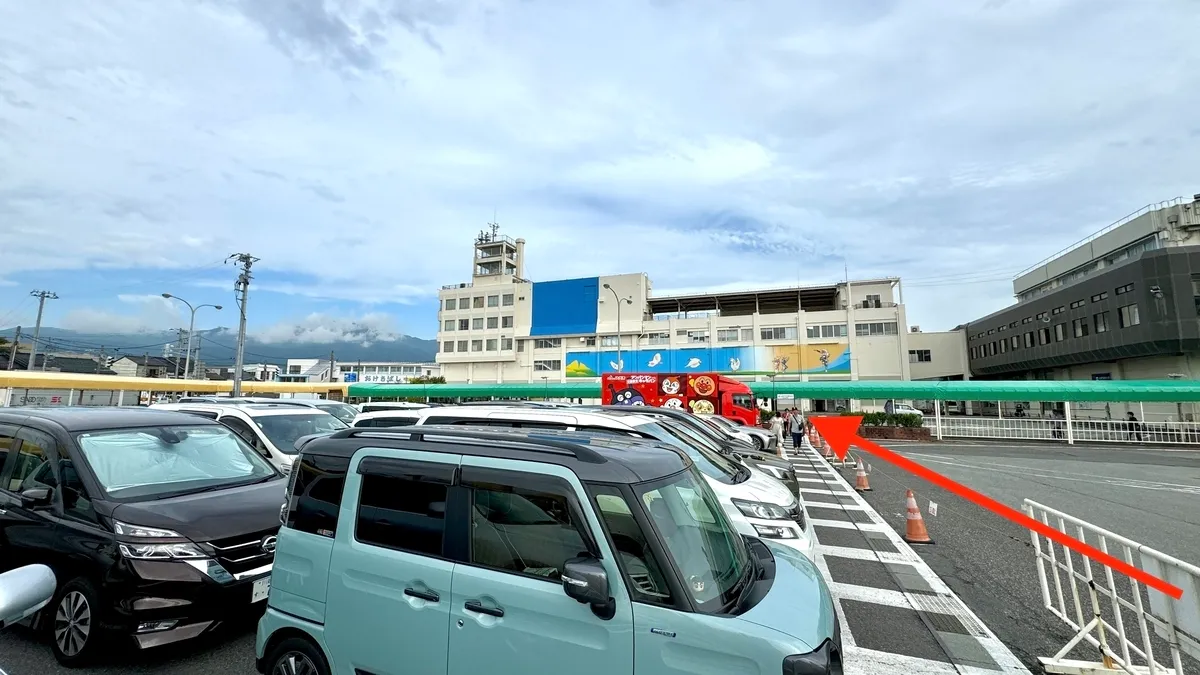 從停車場到兩津港客運站