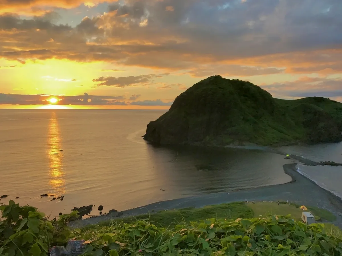 雙龜岩與夕陽