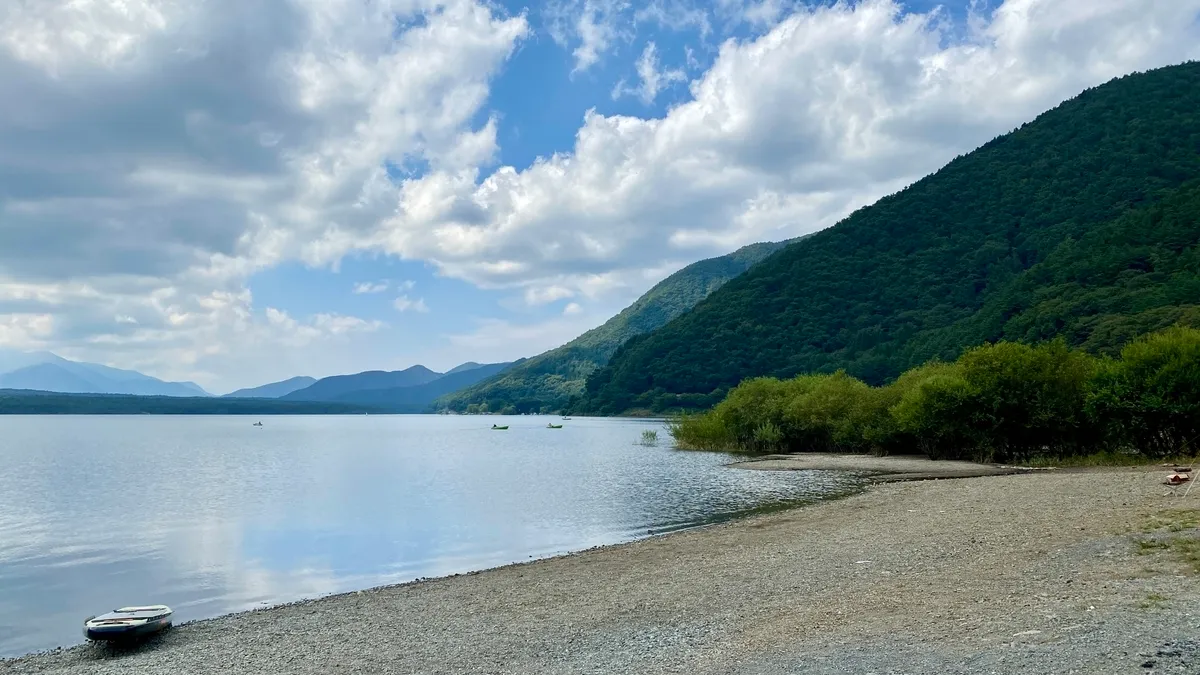 湖畔營地