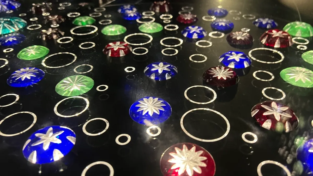 下行電梯內部