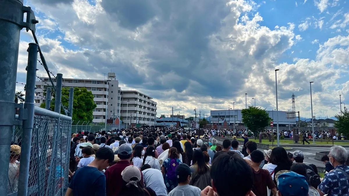 橫田基地出入口情況