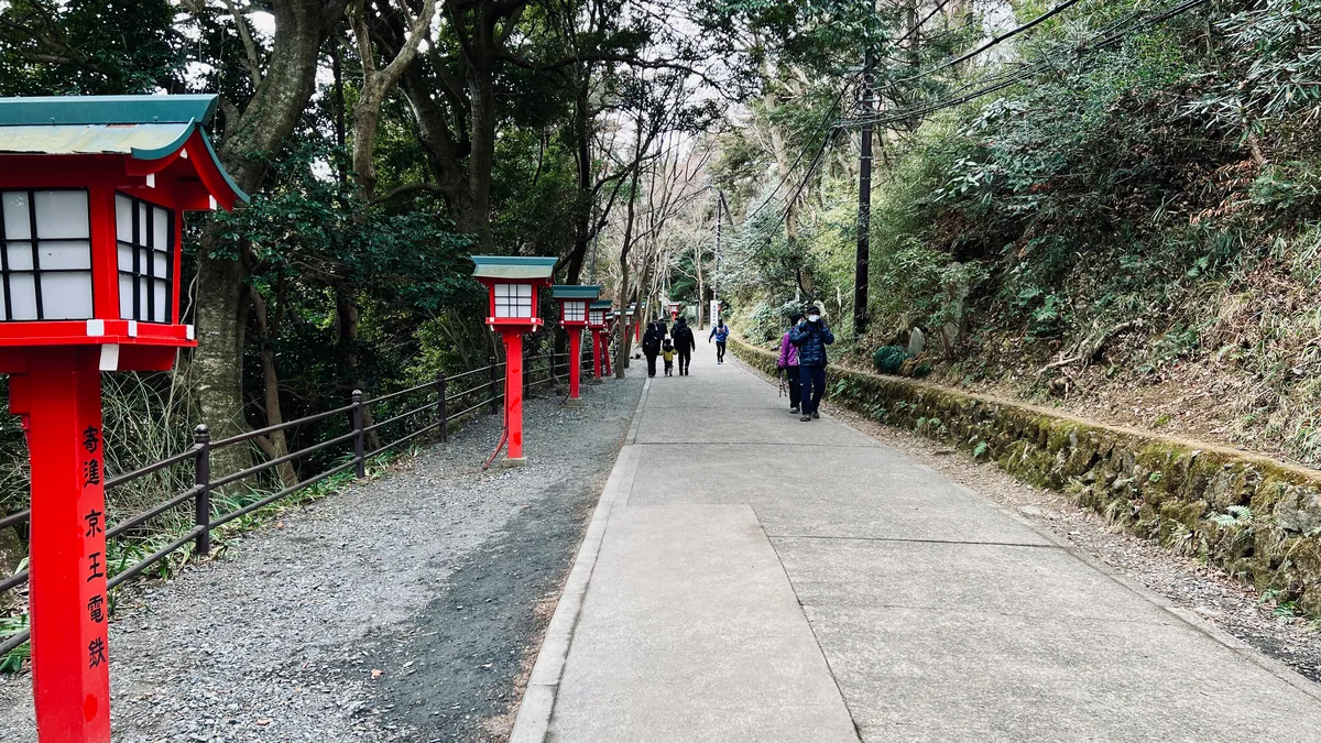 紅色燈籠和步道